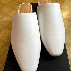 Banana Republic NIB White Mules, Sz 8.5